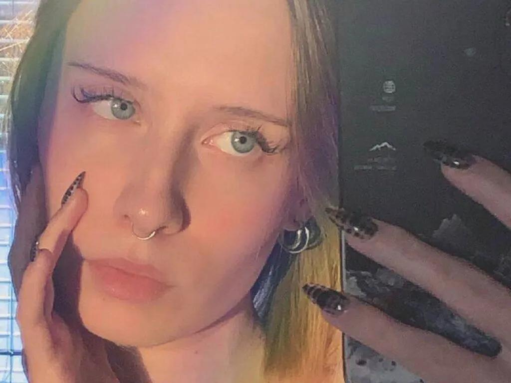 Sexy LeonilaSeedorf wants you to fuck her body now LeonilaSeedorf from LiveJasmin