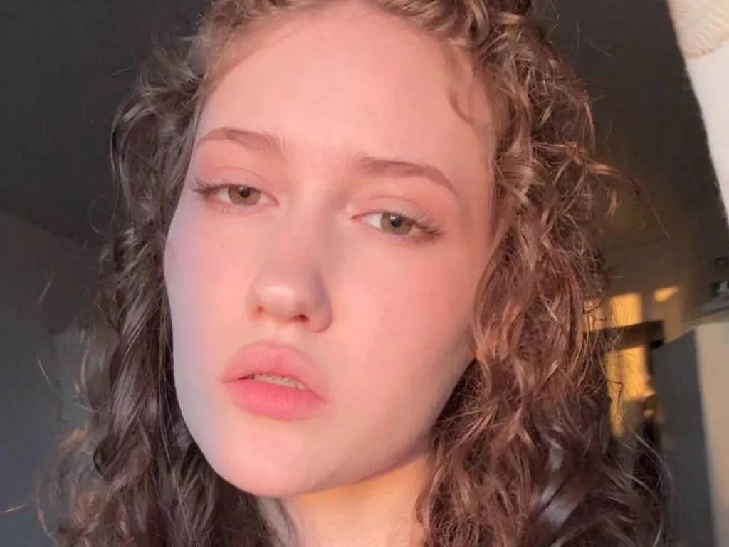 Slutty MyrnaCarozza wants you to fuck her body now MyrnaCarozza from LiveJasmin