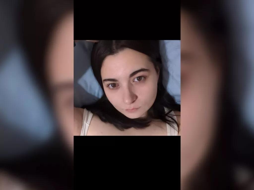 Try SashaMaroon, she wants to masturbate for you SashaMaroon from LiveJasmin