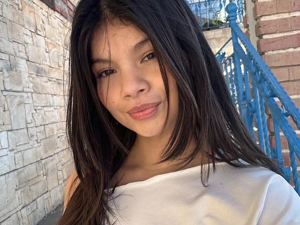 Discover sexy performer SolHill SolHill from LiveJasmin