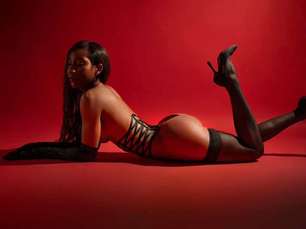 Masturbate to sweet model SusanaKing SusanaKing from LiveJasmin