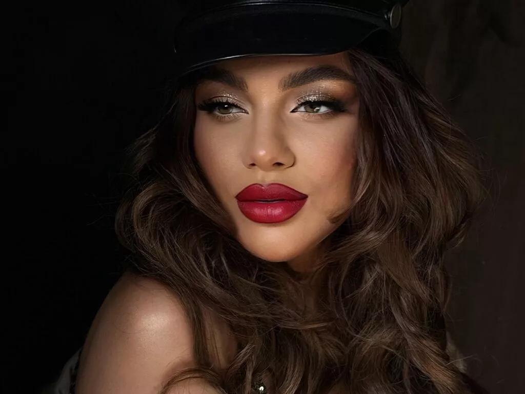 Masturbate to sexy model TaisaHepburn TaisaHepburn from LiveJasmin