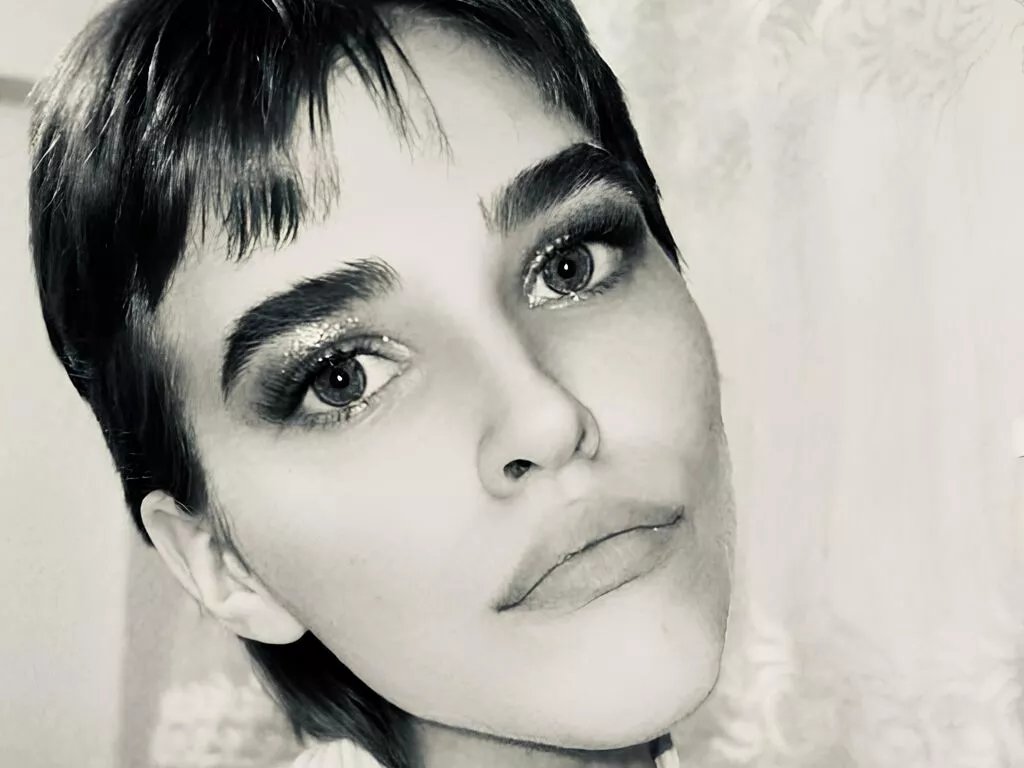 Masturbate to sweet model UdelaHailey UdelaHailey from LiveJasmin