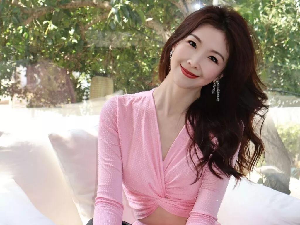 Masturbate to Xiaoping, she wants to masturbate for you xiaoping from LiveJasmin