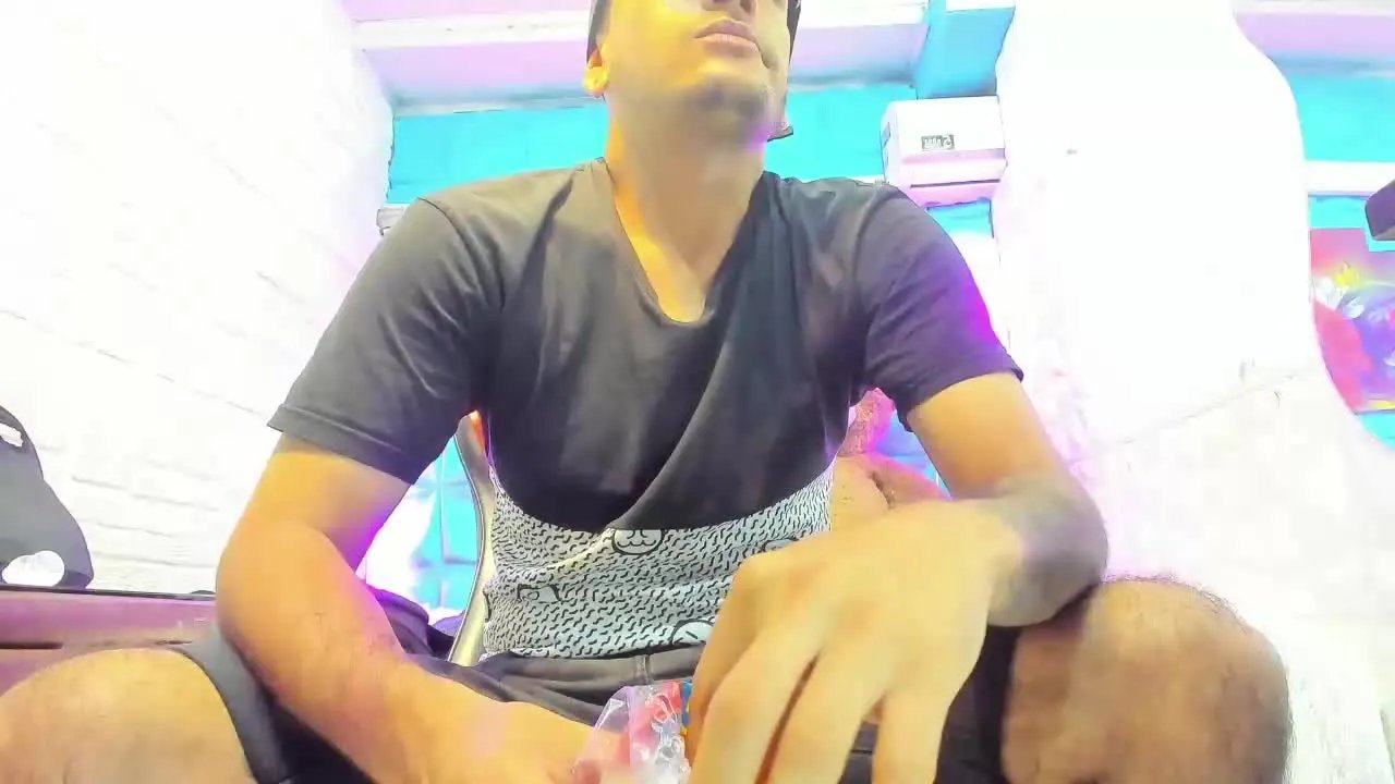 Discover Axell_Cross77, she wants to masturbate for you Axell_Cross77 from Streamray