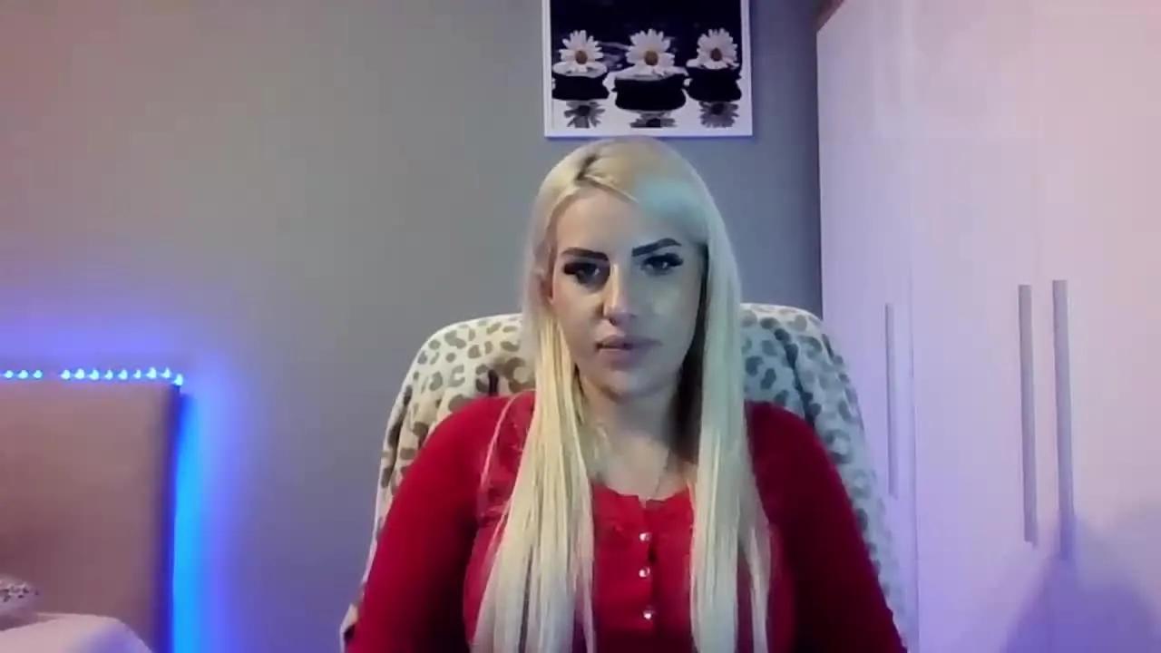 BlondLeyla from Streamray