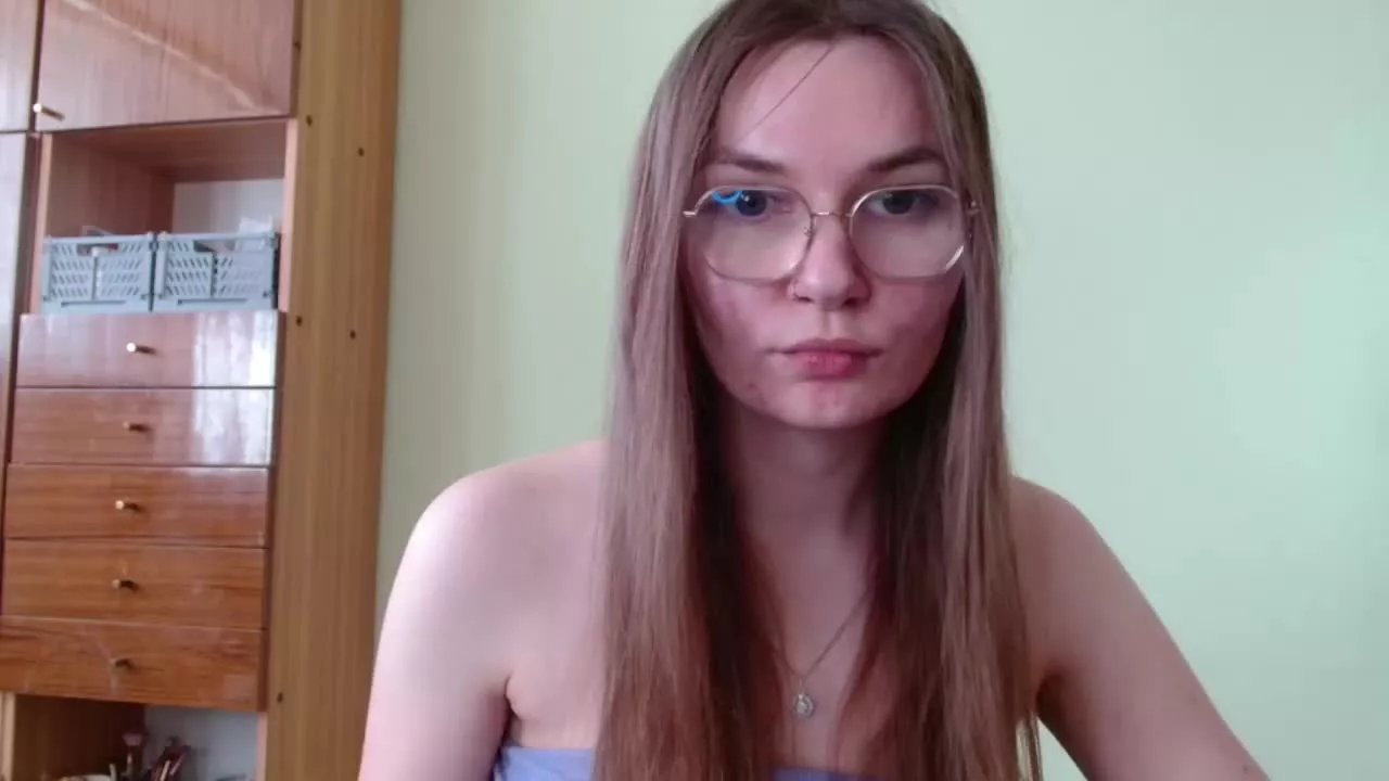 Offline tastyELLYY on Streamray