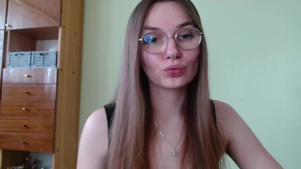 Offline tastyELLYY on Streamray