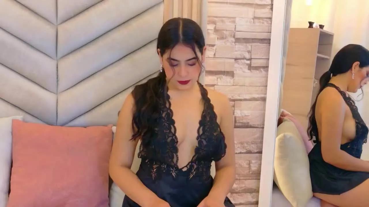 Try slutty performer ThaliaGlow ThaliaGlow from Streamray