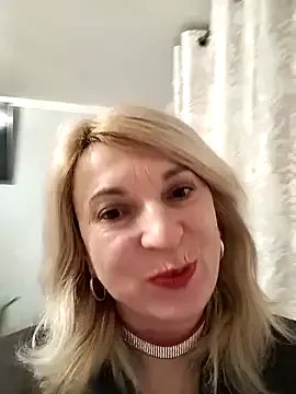 AhlyssaLove1155 from StripChat