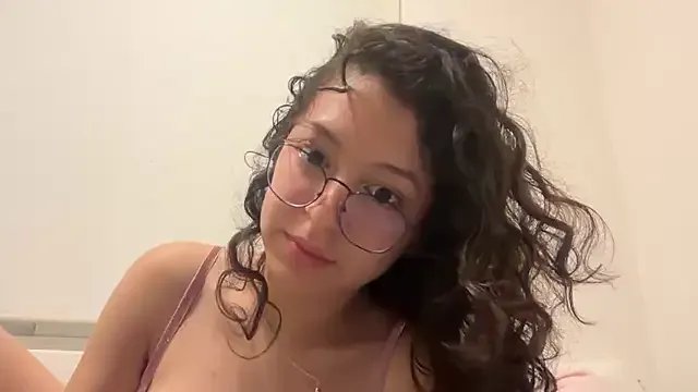 Alicatcua_ from StripChat