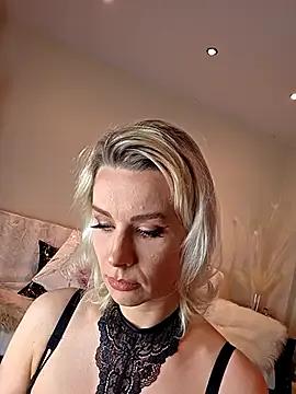 AureliaDoux from StripChat