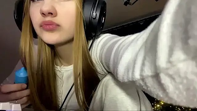 axin_burnell from StripChat