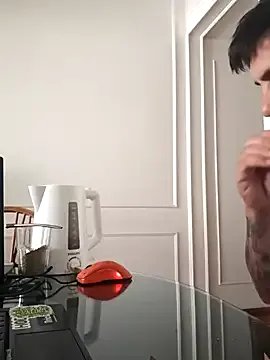 Elnonoykeila77 from StripChat