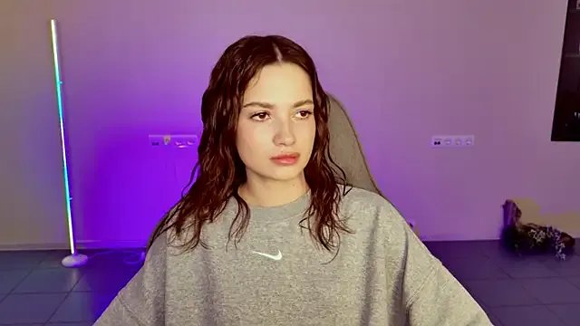 KiraVair from StripChat