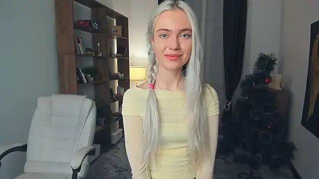 KristalCrowner from StripChat