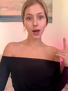 LunaRase from StripChat