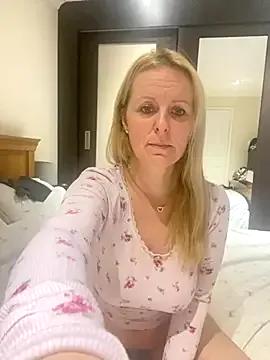 madamlillyrose from StripChat