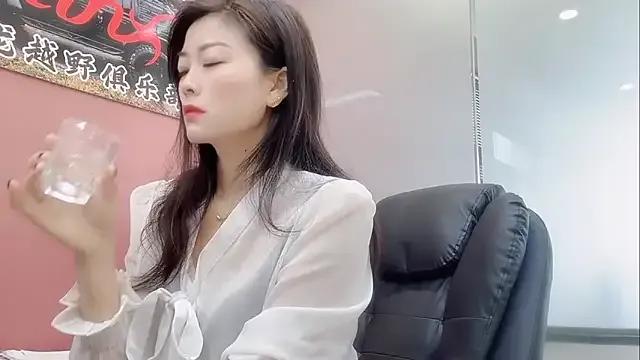 Maneki-nekoo from StripChat