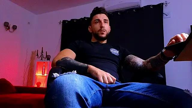 MightyAaron66 from StripChat