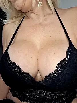 Naked milfevapeccato from StripChat milfevapeccato from StripChat