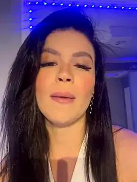 Watch StripChat's Rafaellaz Rafaellaz from StripChat