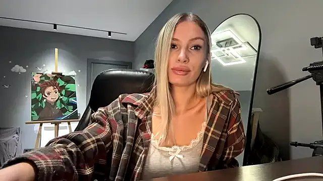 SoftnessMila from StripChat