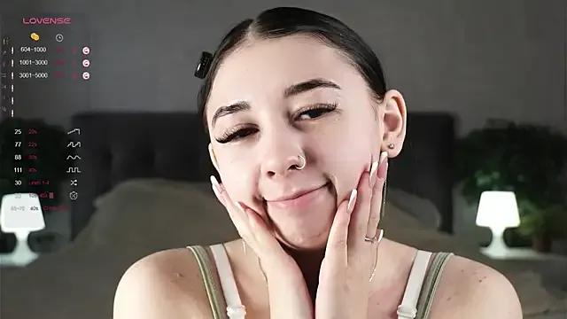 Masturbate to sexy camslut Sssonya Sssonya from StripChat