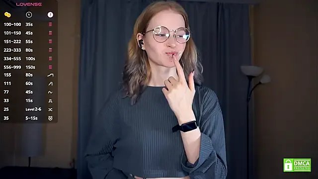 ToyaPletz from StripChat