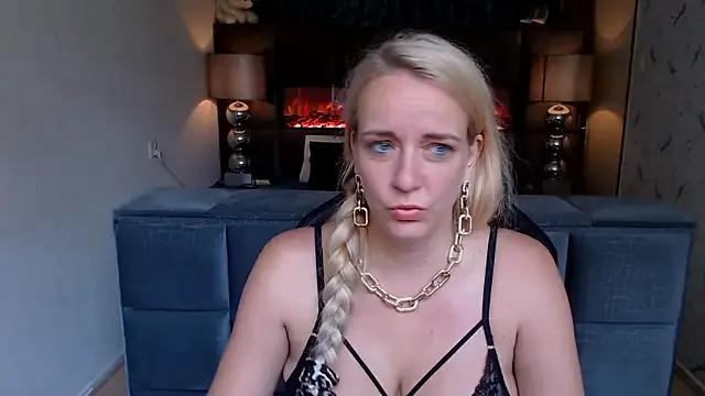 Naked Wendysexyx wants you to fuck their body now Wendysexyx from StripChat